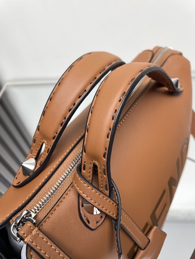 フェンディバッグ側面デザイン